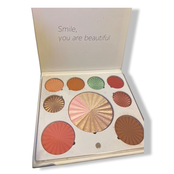 Ofra cosmetics palette - Picture 1 of 1